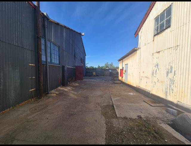 240M² WAREHOUSE TO LET IN LUIPAARDSVLEI